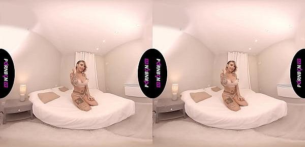  PORNBCN Smartphone Realidad virtual, la milf Gina Snake se masturba para ti . VR